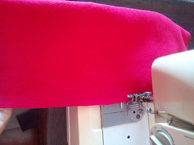 coser el fieltro rojo