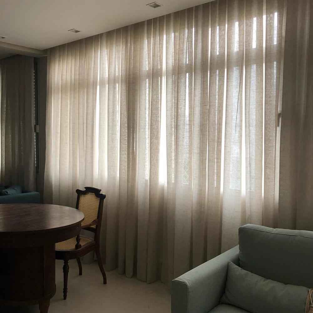 cortina con luz apagada