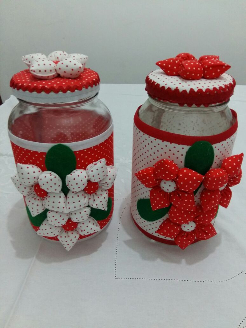 maceta de vidrio decorada con tela con relleno de yo - yo