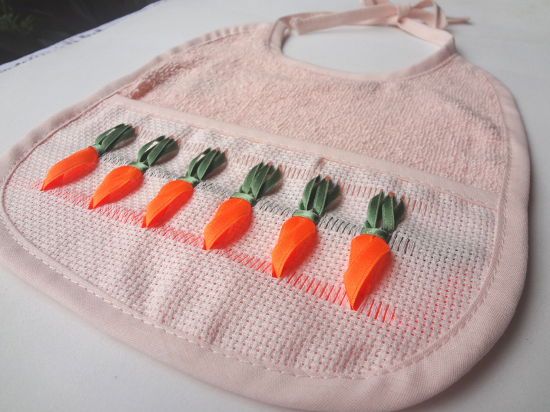 bordada con cintas de zanahoria