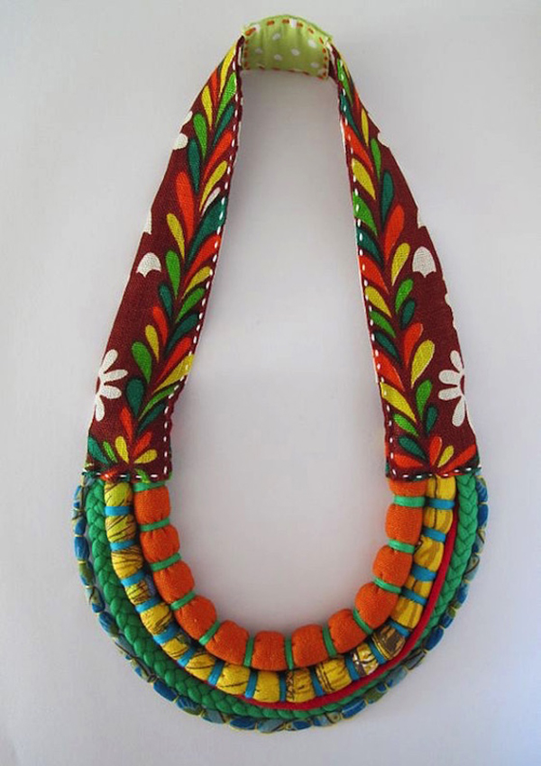 collar de solapa de tela 