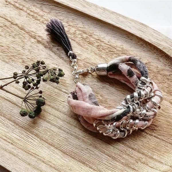 pulsera con tejido trenzado