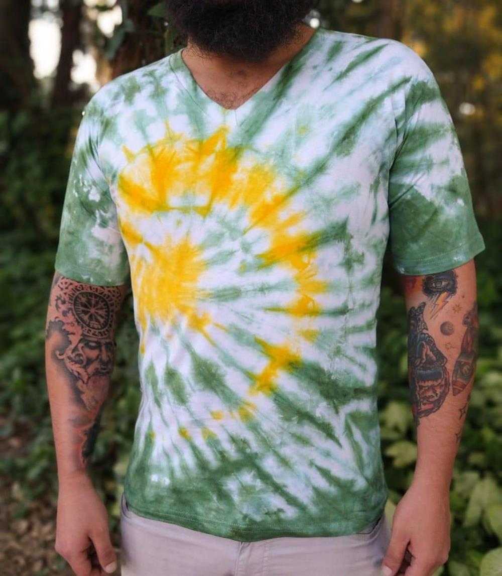 Camiseta espiral amarilla y verde