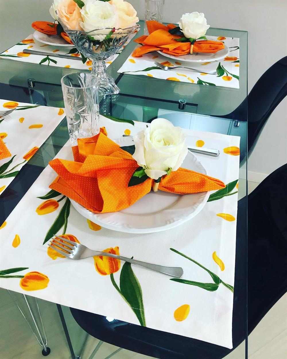 decoración con estampado de tulipanes