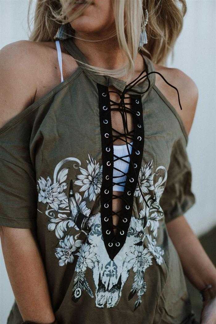 Camiseta de mujer con cuello de pico personalizada