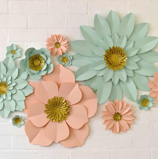 Adornos de flores de papel