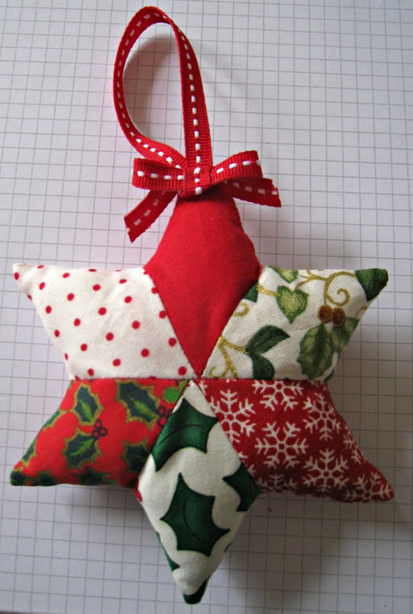 Adornos navideños de patchwork con patrones