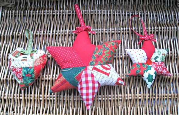 Adornos navideños de patchwork con patrones