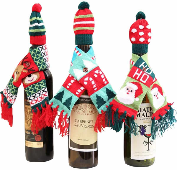 Bonita ropa para botellas navideñas.