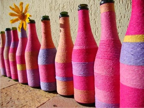Botella con hilo de colores
