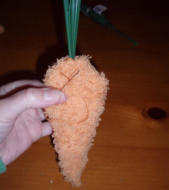 Zanahoria hecha con toalla paso a paso