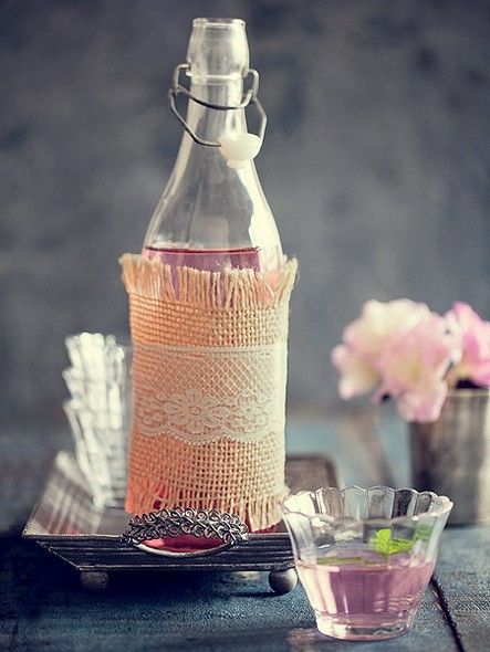 manualidad romántica con botella de vidrio