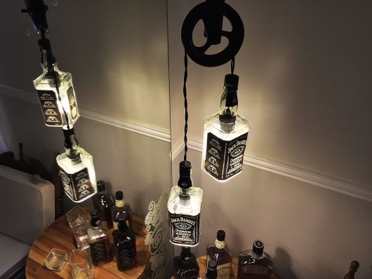 botella de vidrio artesanal iluminación wisky