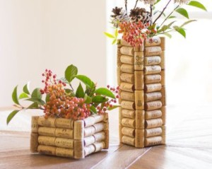 Plantas en macetas artesanales con tapones.