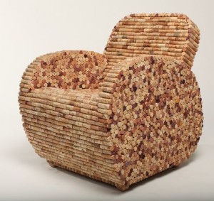 silla de corcho de vino artesanal con corchos